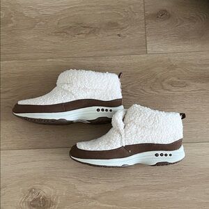 Easy spirit Cozy White Shoes
